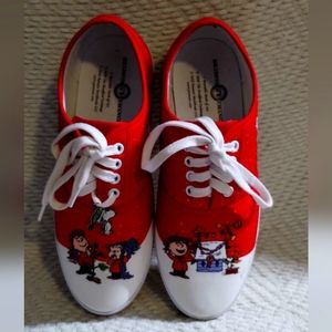 Bradford exchange 2018 peanuts addition size 8 shoes.